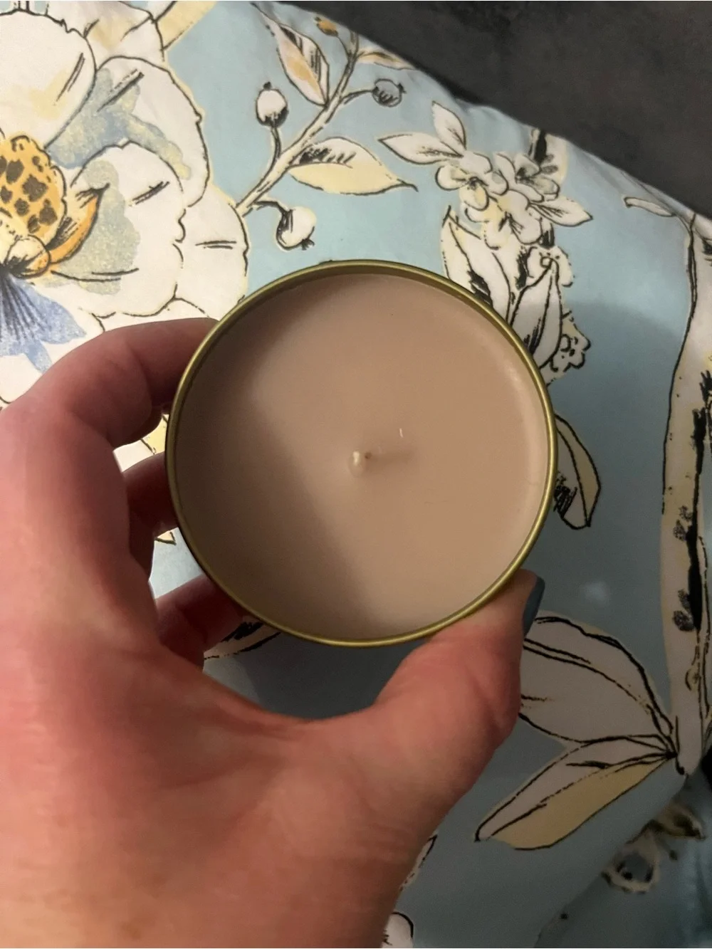 Pier 1 Gold Tin 'Vintage Linens' Scented Candle